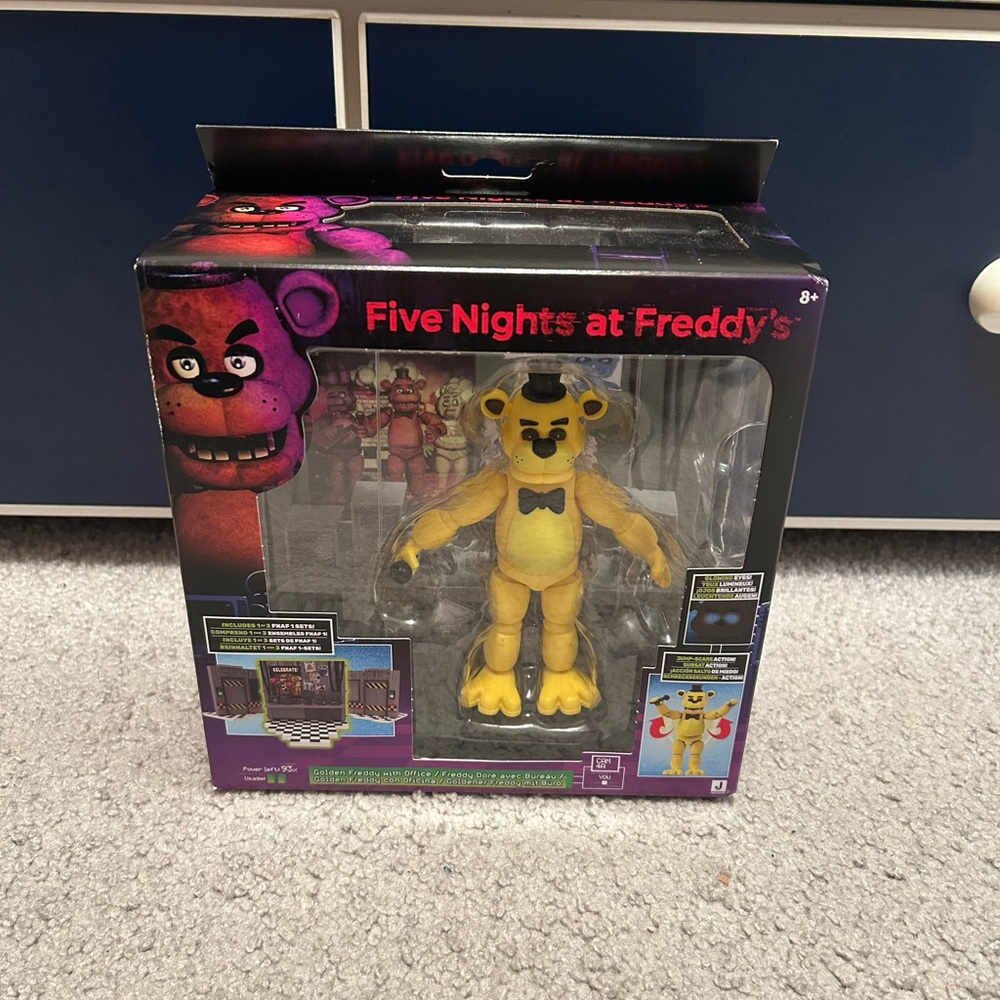 Five Night’s at Freddy Golden Freddy with Office Jazwares